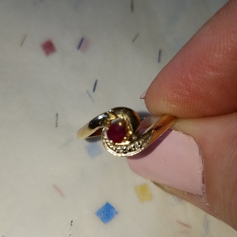14K GOLD RUBY AND DIAMOND RING - Picture 4 of 5